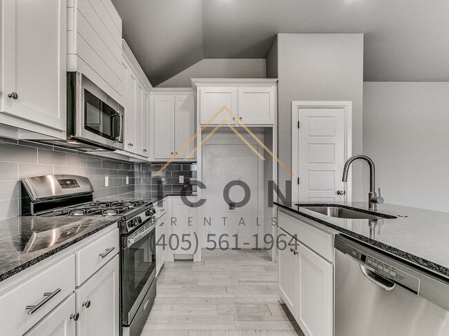 Photo - 4512 Oasis Ln