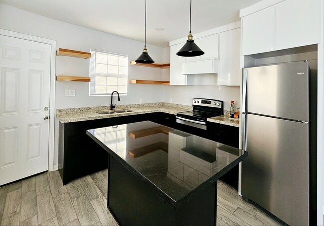 Building Photo - 3604 Fuerte Ave Unit 4 Rental
