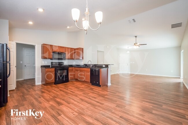 Photo - 881 Greenshank Dr