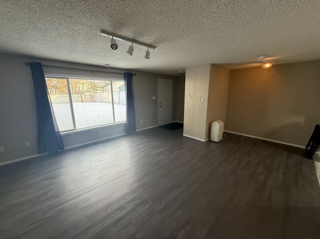 Photo - 1912 Ptarmigan Crescent