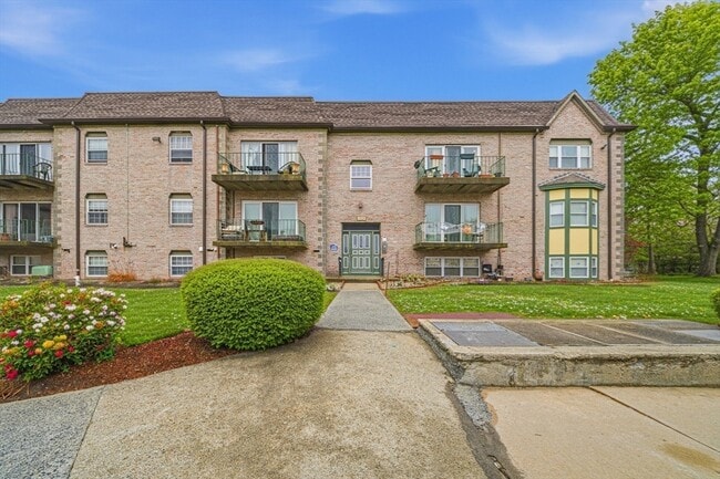 Photo - 502 Oak St Unit 9