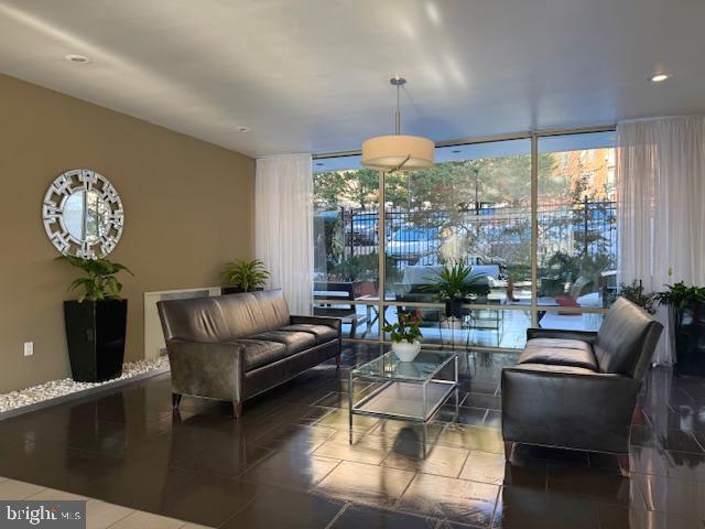 Building Photo - 1210 N Taft St Unit 508