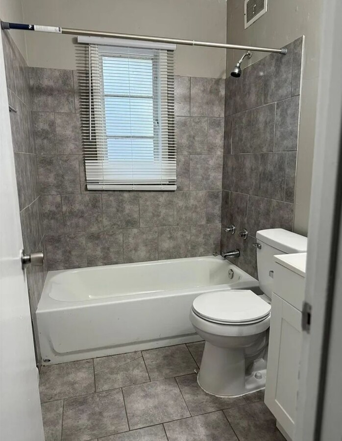 Photo - 3514 Hallbrook St