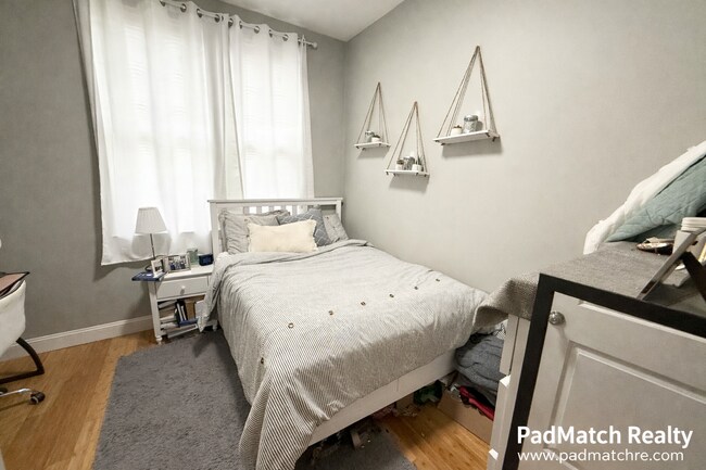 Photo - 195 W 3rd St