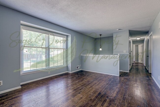 Photo - LOTS OF NATURAL SUNLIGHT!!!