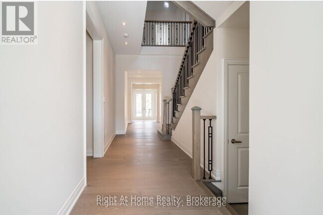 Photo - 94 Smokey Holw Pl