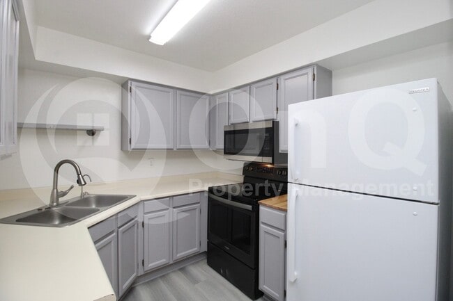 Photo - 533 W Guadalupe Rd