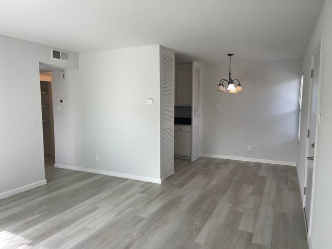 Gated & Remodeled 1br/1ba on Lake near Pool - Gated & Remodeled 1br/1ba on Lake near Pool Unidad 3 Rental