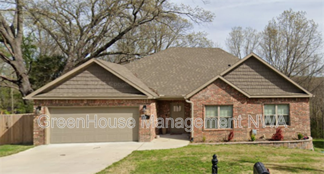 Building Photo - 28 Mills Dr