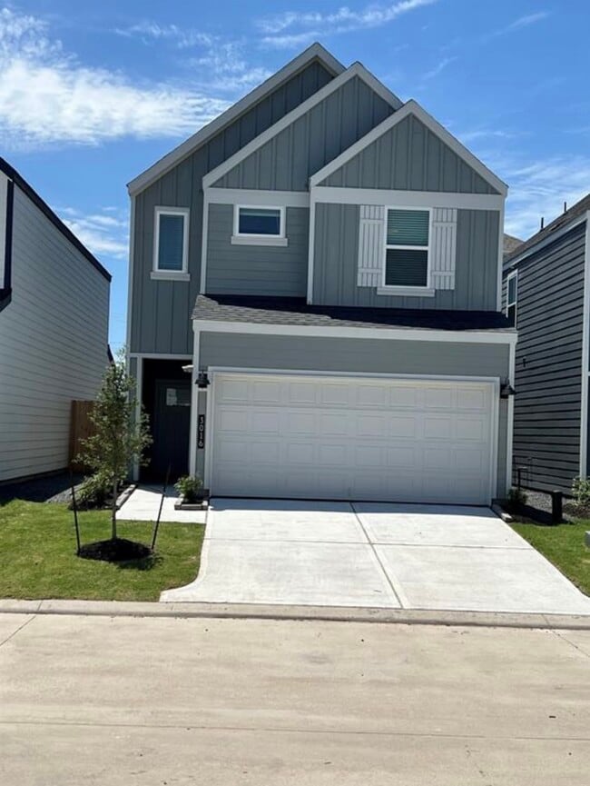 Building Photo - 3016 La Latina Dr