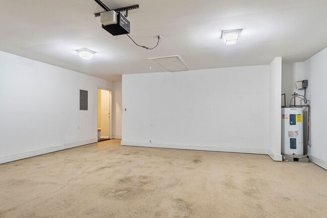 Photo - Nice 3 Bed 2 Bath Available in August! Boo...