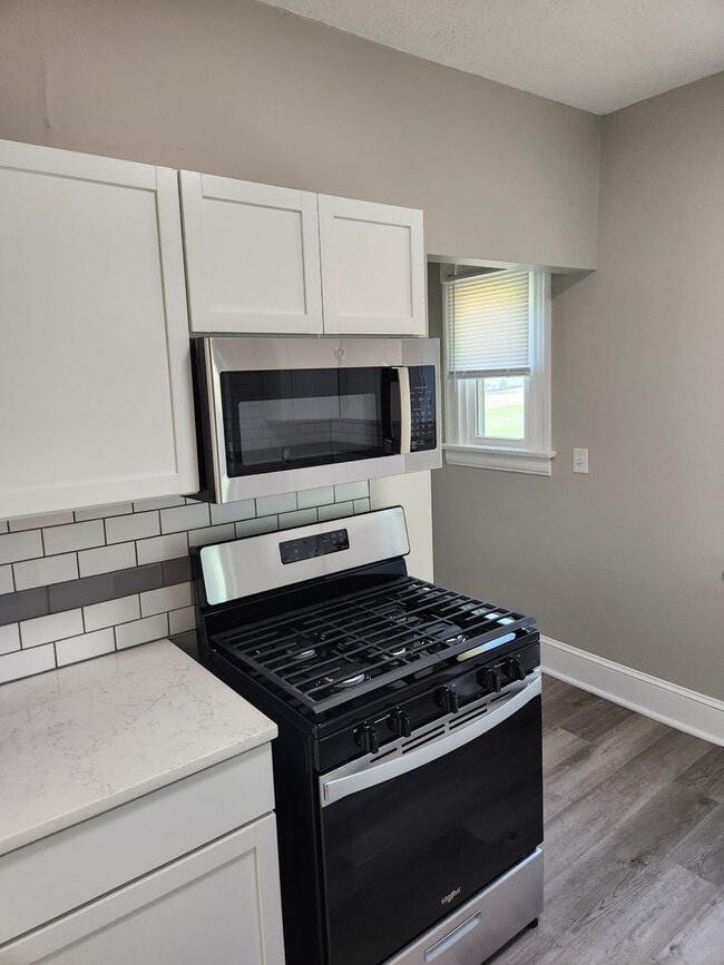 Photo - 3/2/1 Newly remodeled, near saddle creek, ...