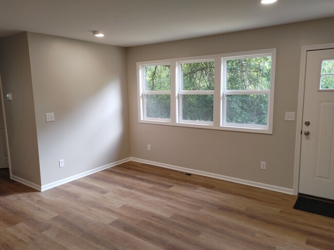 Living Room - 71 Pomeroy Rd