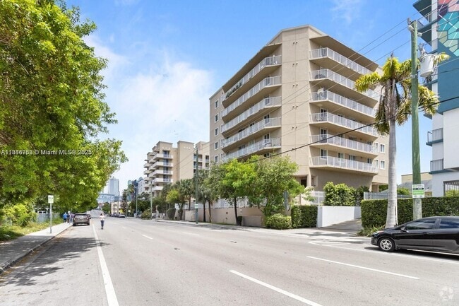 Building Photo - 102 SW 6th Ave Unit 406 Rental