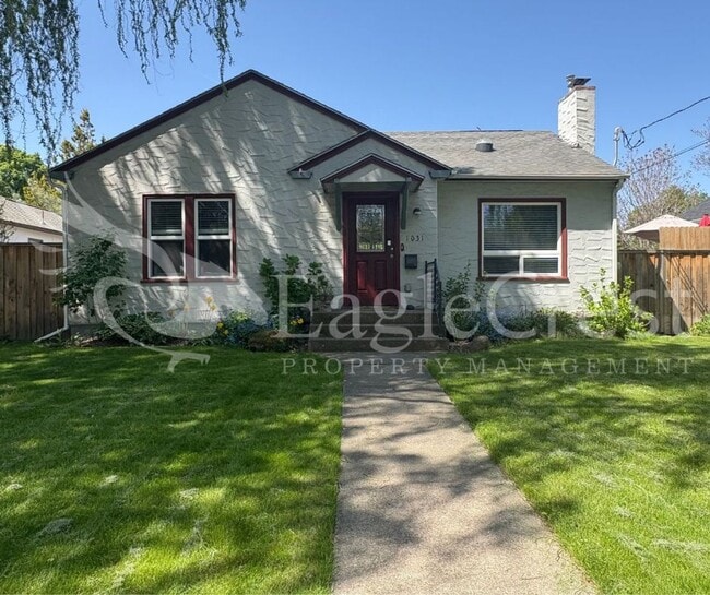 Building Photo - Spacious 3BR/2BA Home with Additional Living Space & Entertainer’s Backyard