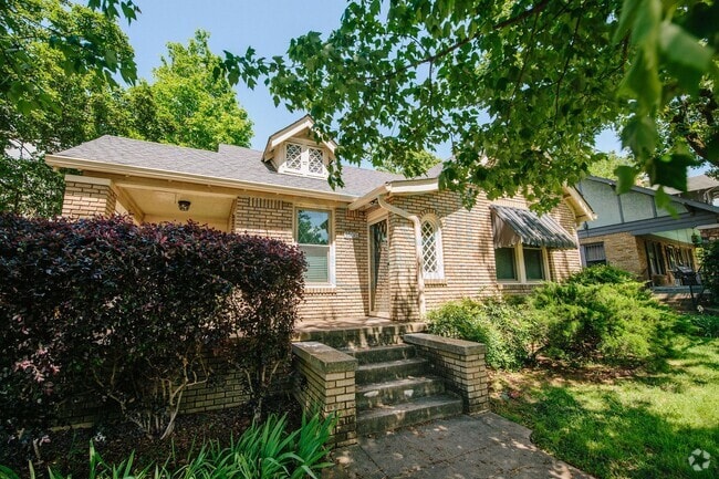 Building Photo - Yellow Bungalow in Hillcrest Rental