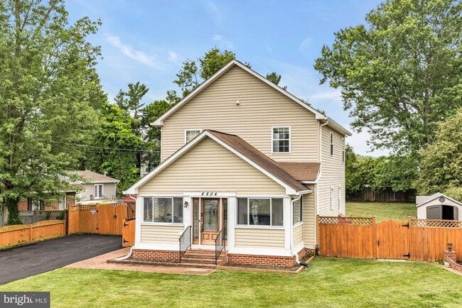 8604 Woodlawn Ct