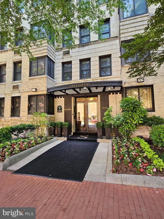 Building Photo - 1010 25th St NW Unit 208 Rental