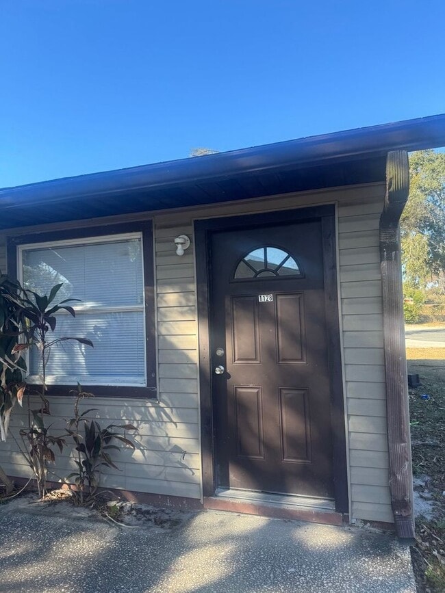 Building Photo - Roselle Ave Unit 1128