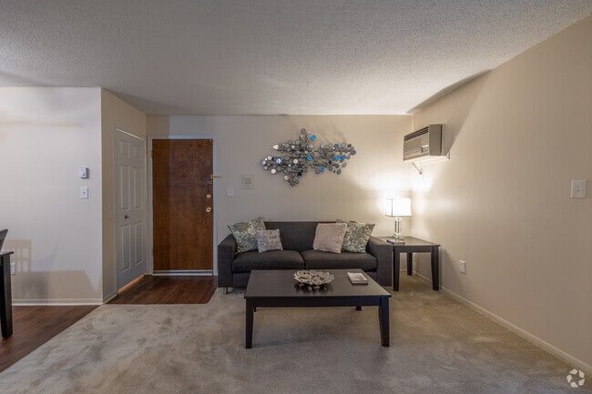 2HAB, 1BA - 800 ft² - Sala de estar - Clinton Manor Apartments