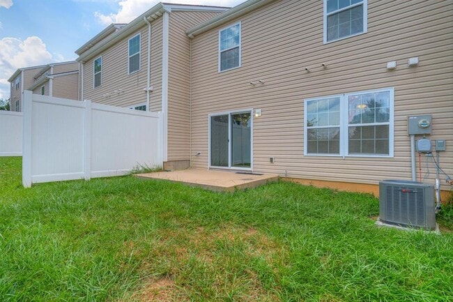 Photo - 430 Twisted Oak Dr NW