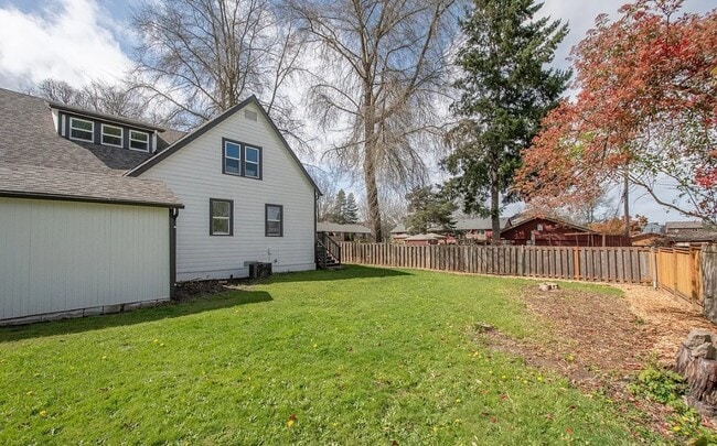 Personal Spacious Yard - 2285 SW Briggs Rd Unit 2285