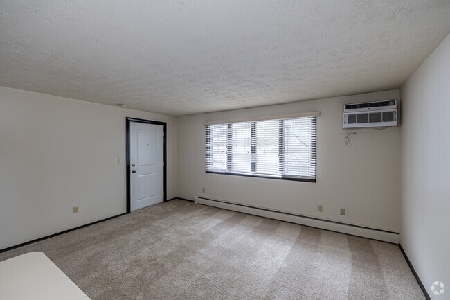 1BR, 1BA - 600SF - Living Room
