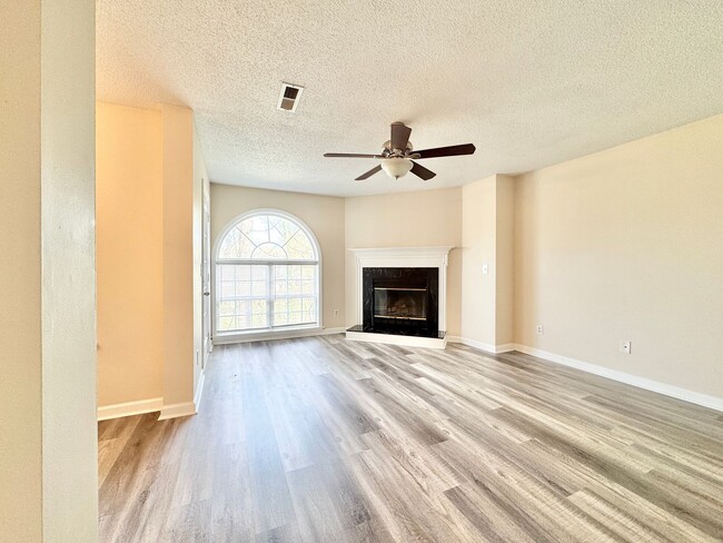 Photo - Immaculate 2 BR condo convenient to loop and I-40