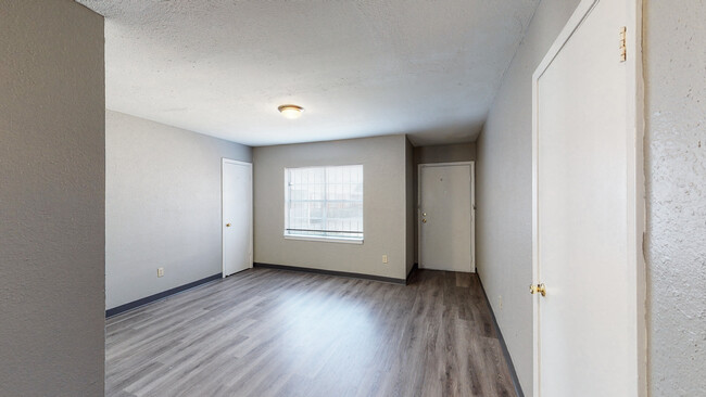 Photo - Longview Heights Apartments