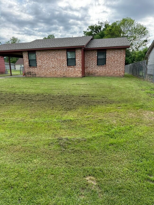 Photo - Three Bed/One BathHome/Freshly Painted/Fenced Yard