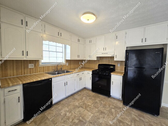 Photo - 3948 Ferncliff Rd SW