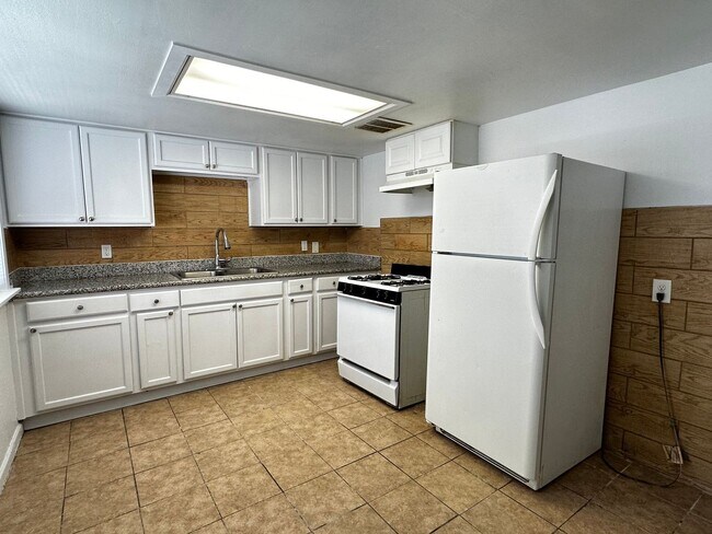 14005 N Palm St Unit 4