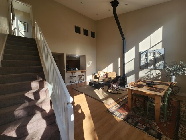 Photo - 562 Evans Ct