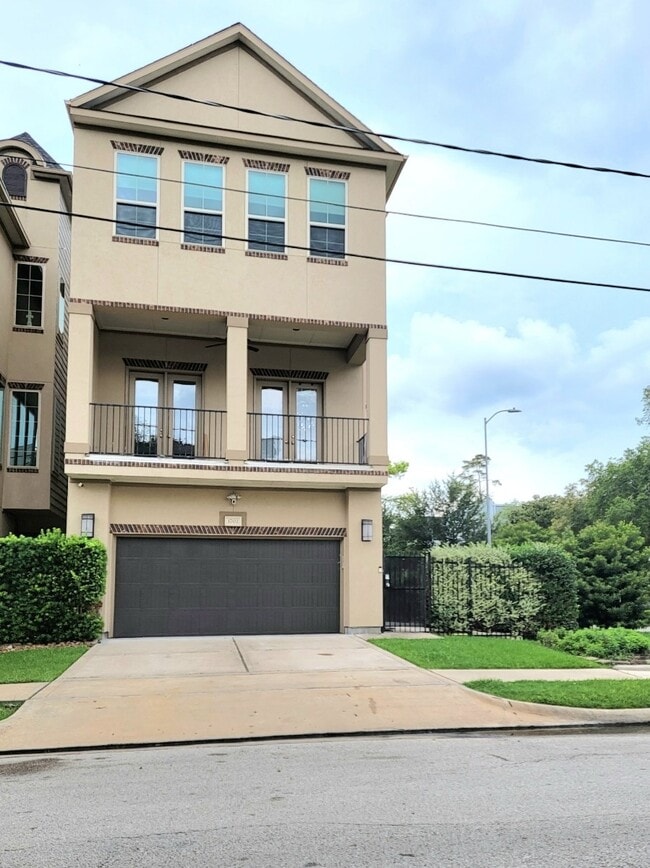 Photo - 1702 Calumet St