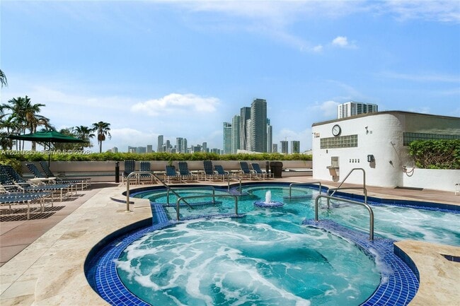 Photo - 1717 N Bayshore Dr Unidad A-1431