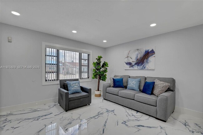 Photo - 895 W 39th Pl