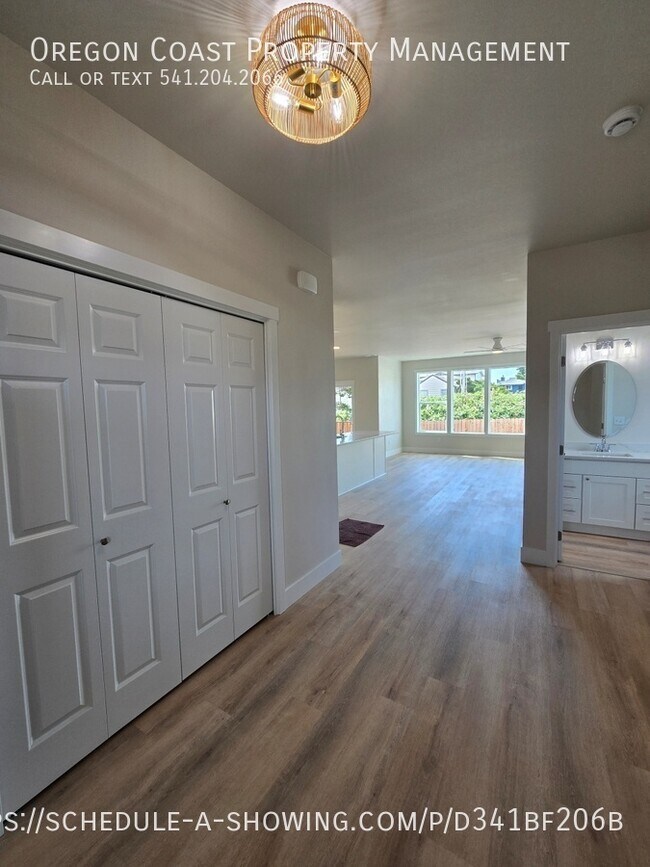 Photo - 2123 NW Jetty Ave