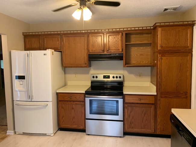 Photo - Active Adult Community - Pet friendly, 2 Bedroom, 2 Bath House with Garage!