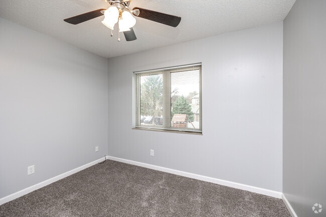2BR, 1BA - 816 SF - Second Bedroom