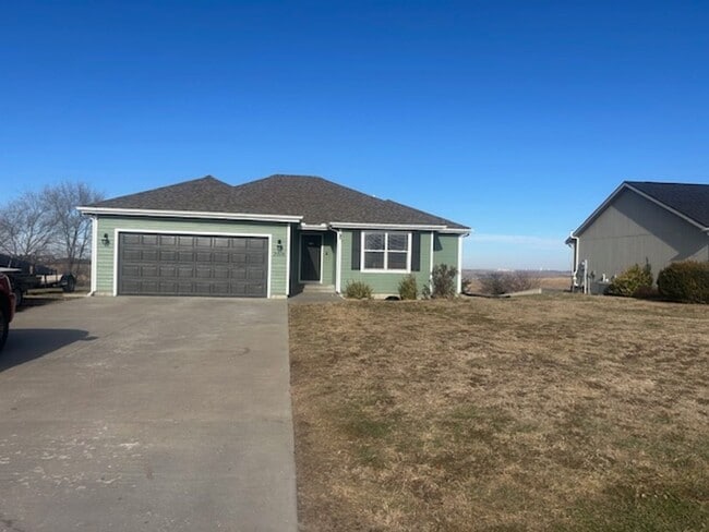 Building Photo - Beautiful 5 Bedroom Home!