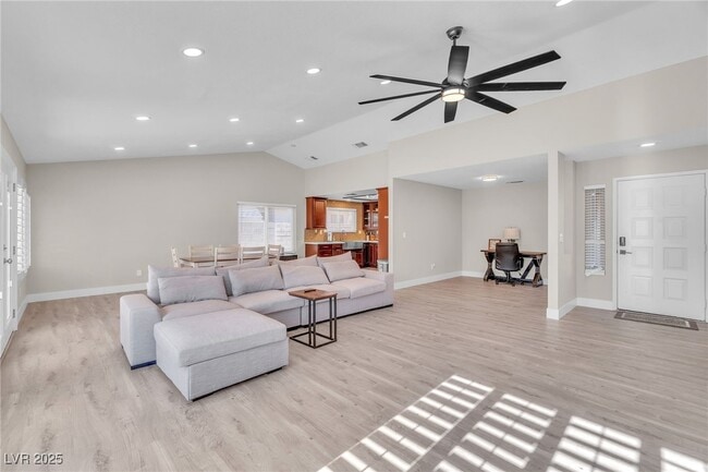 Photo - 2312 Fairbourne Way