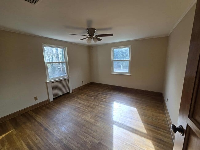Photo - 463 W 3rd St