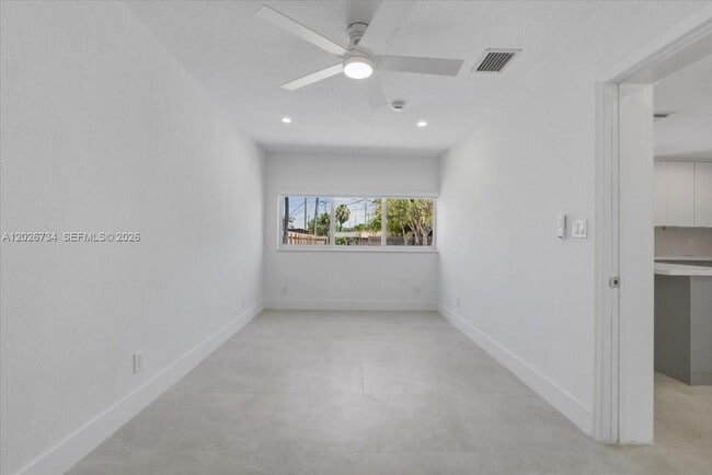Photo - 266 SW 6th St