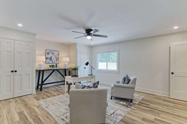 Photo - 607 Riverwood Pl