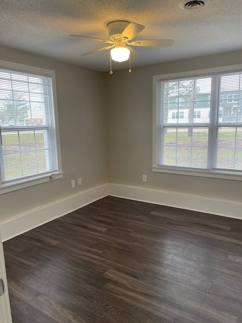 Photo - 1320 Yakel St