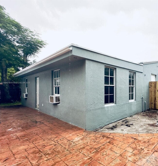 Building Photo - 1185 NW 125th St Rental