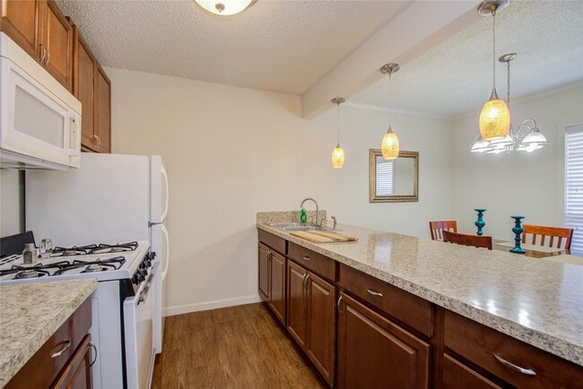 Building Photo - 4727 W Alabama St Unit 2214