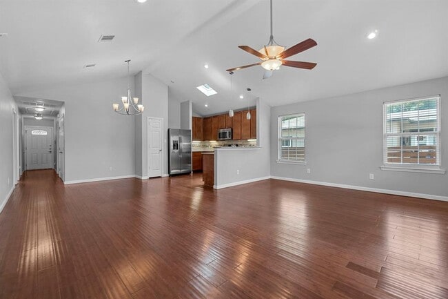 Photo - 2321 E 5th St.