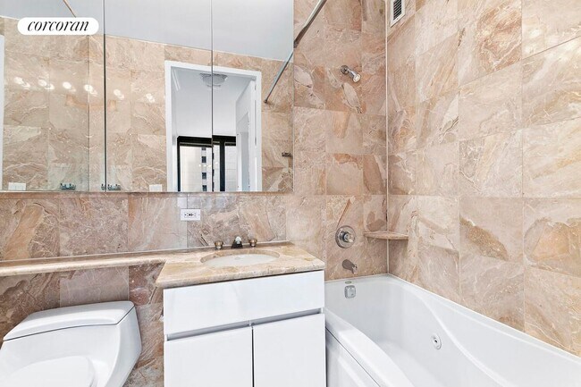 Photo - 150 E 57th St