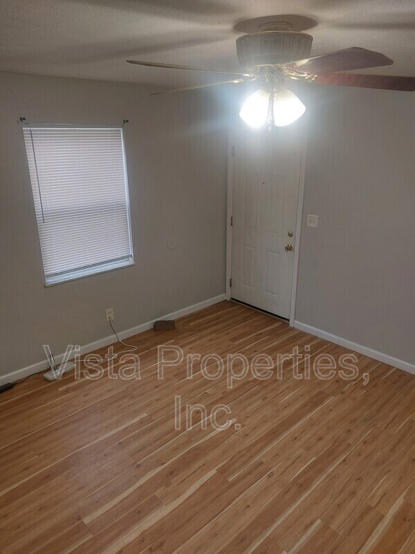 Photo - 10400 Greentree Ln